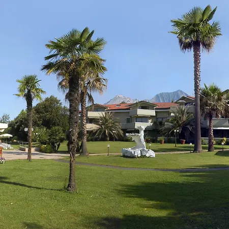 Undulna - Terme Della Versilia 4*